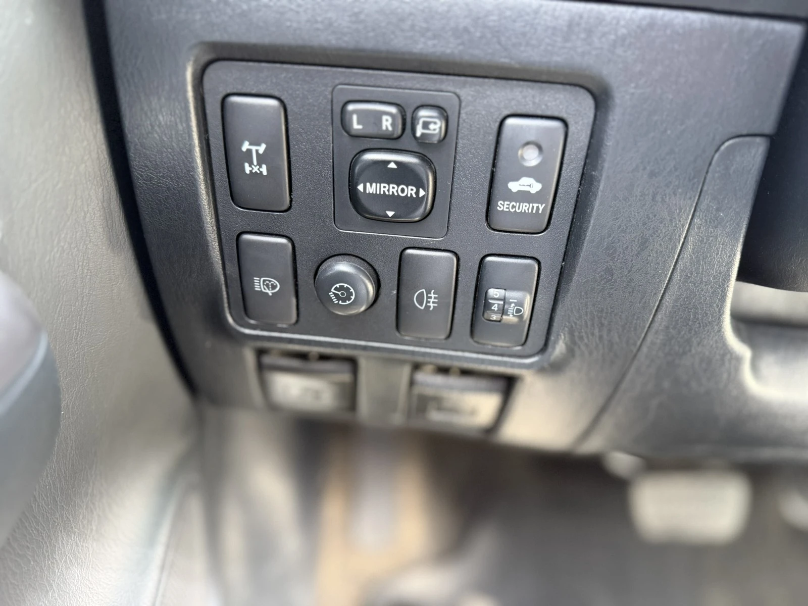 Toyota Hilux 3.0 D-4D, снимка 13 - Автомобили и джипове - 56658042
