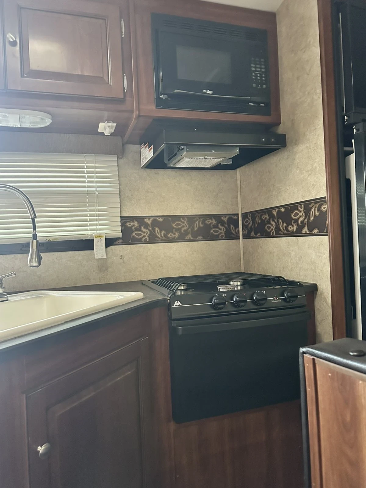 Каравана Други Keystone Bullet Premier, снимка 14 - Каравани и кемпери - 54168290