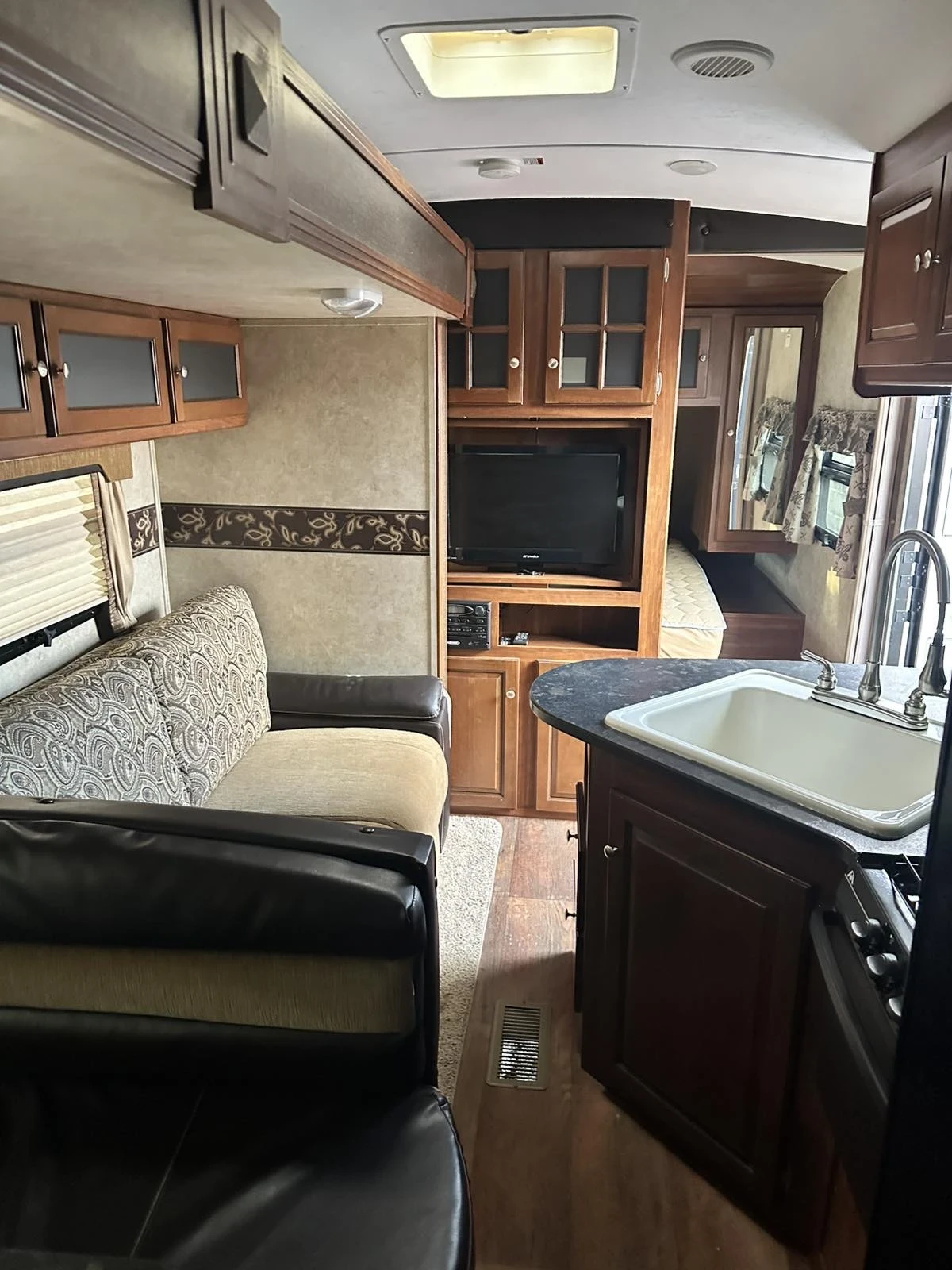 Каравана Други Keystone Bullet Premier, снимка 13 - Каравани и кемпери - 54168290