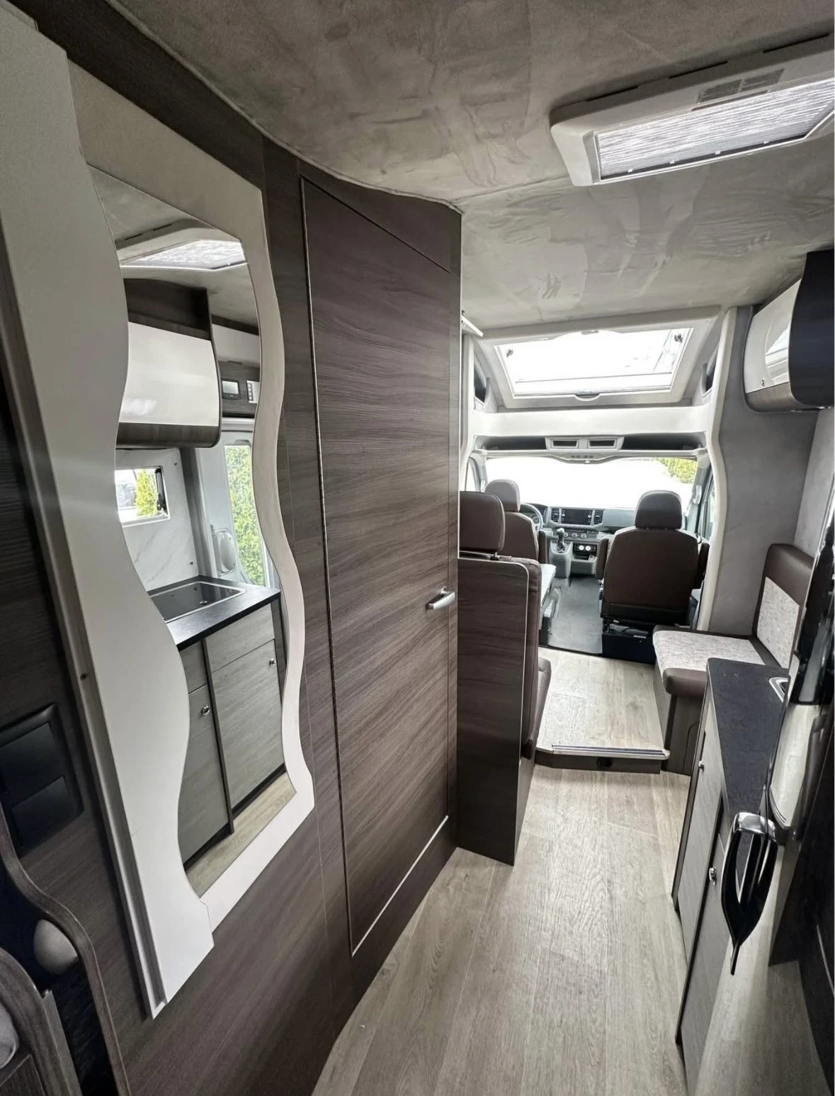 Кемпер VW Crafter KOS , снимка 8 - Каравани и кемпери - 55079911