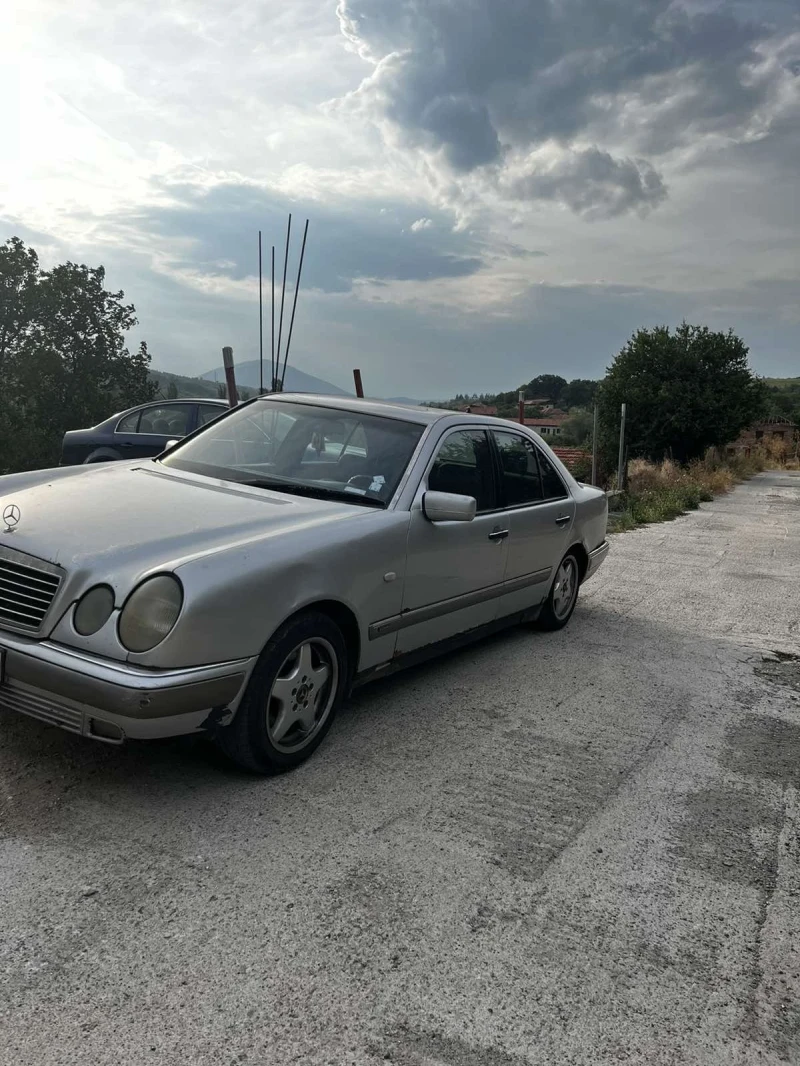 Mercedes-Benz E 290 Turbo-Diesel, снимка 4 - Автомобили и джипове - 48201453