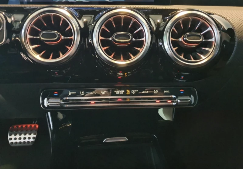 Mercedes-Benz A 200 d AMG Line Гаранция/Burmester, снимка 8 - Автомобили и джипове - 50666084