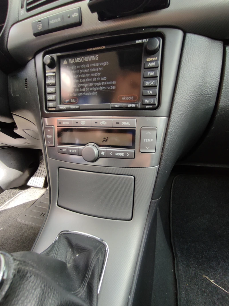 Toyota Avensis, снимка 10 - Автомобили и джипове - 52173747