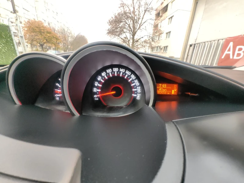 Toyota Verso 1.6i-132к.с Comfort, снимка 11 - Автомобили и джипове - 52519423