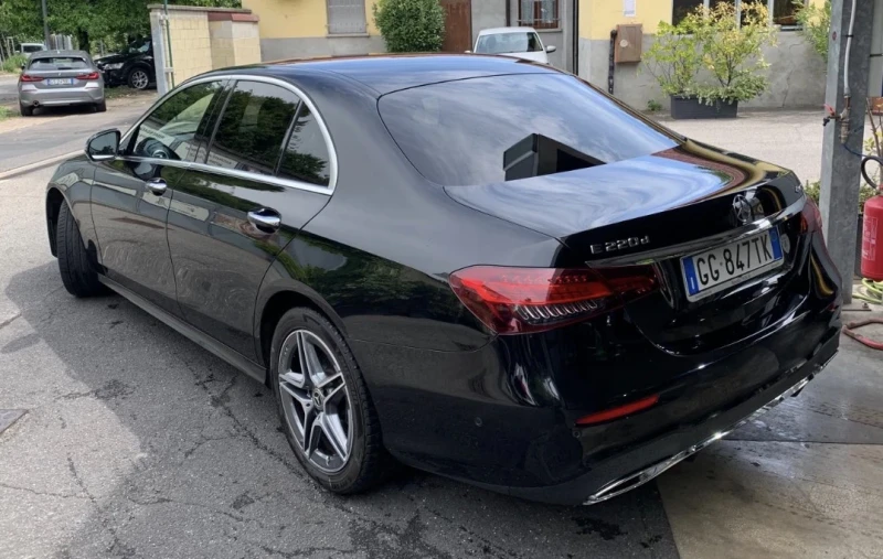 Mercedes-Benz E 220 AMG/4 MATIC/2023г./WIDESCREEN/360* КАМЕРИ/DISTRONI, снимка 3 - Автомобили и джипове - 52909543