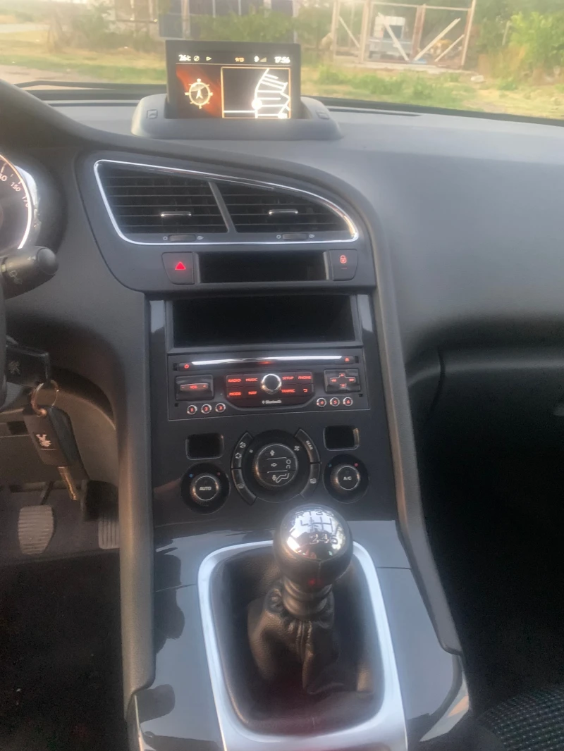 Peugeot 5008 1.6I, снимка 11 - Автомобили и джипове - 52935151