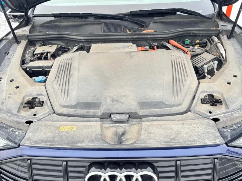 Audi E-Tron * Technik * CARFAX * БЕЗ ПЪРВОНАЧАЛНА ВНОСКА, снимка 16 - Автомобили и джипове - 53023051