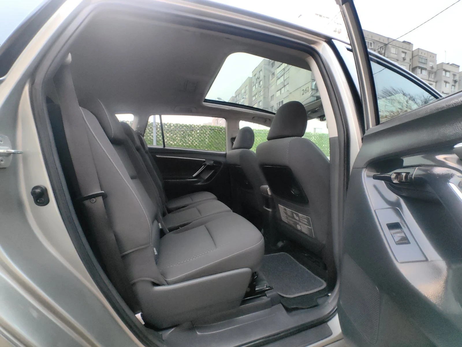 Toyota Verso 1.6i-132к.с Comfort - изображение 10