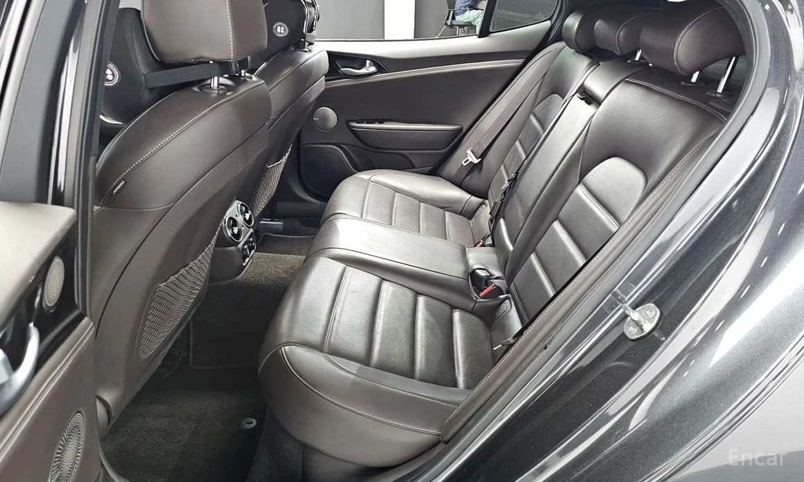 Kia Stinger PLATINUM* BREMBO* HEAD-UP* 360 КАМЕРИ* ОБДУХВАНЕ , снимка 14 - Автомобили и джипове - 53866709