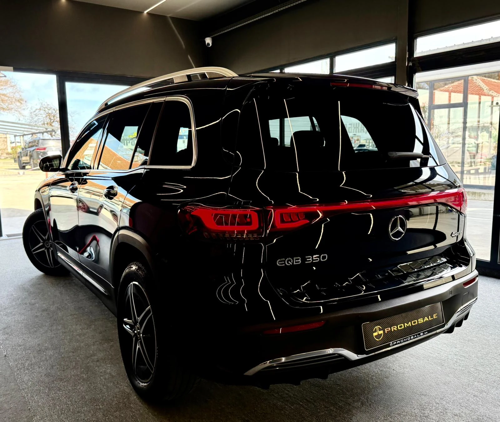 Mercedes-Benz EQB 350* 4matic* Гаранционен* * лизинг, снимка 4 - Автомобили и джипове - 54220413