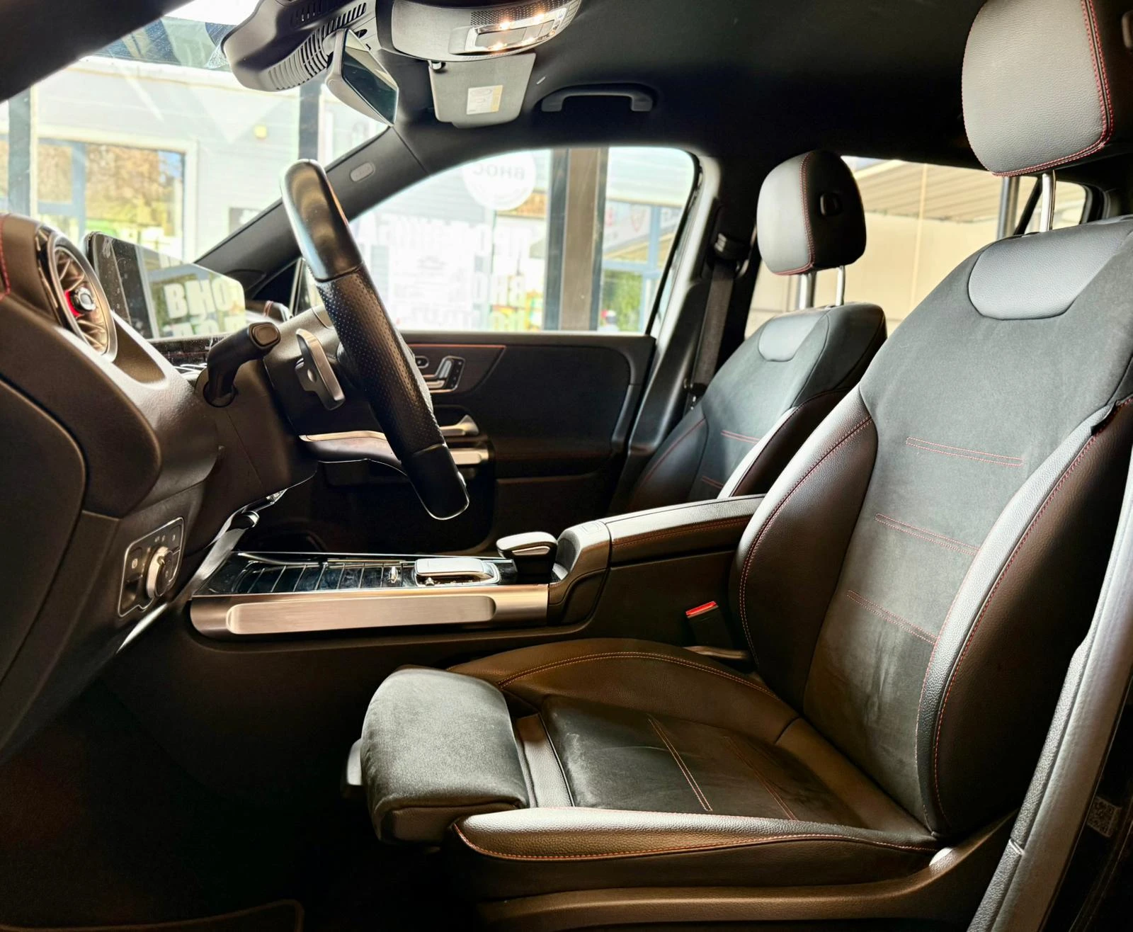 Mercedes-Benz EQB 350* 4matic* Гаранционен* * лизинг, снимка 7 - Автомобили и джипове - 54220413