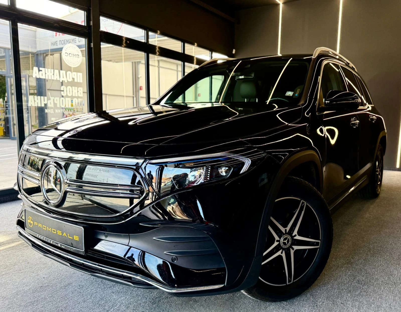 Mercedes-Benz EQB 350* 4matic* Гаранционен* * лизинг, снимка 3 - Автомобили и джипове - 54220413