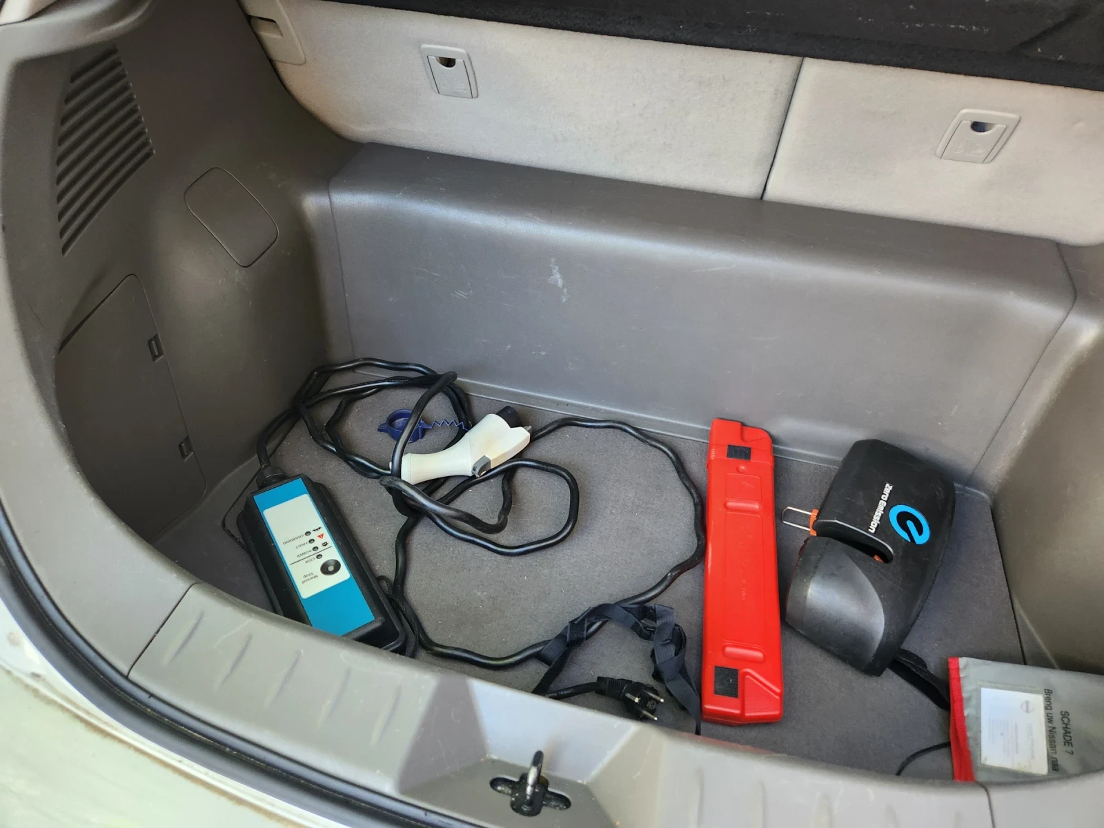 Nissan Leaf  ZE, снимка 10 - Автомобили и джипове - 54342705