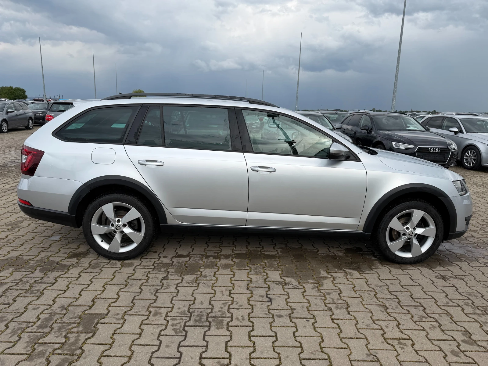 Skoda Octavia SCOUT 4X4 AVTOMAT/NAVI EURO 6, снимка 5 - Автомобили и джипове - 54366977