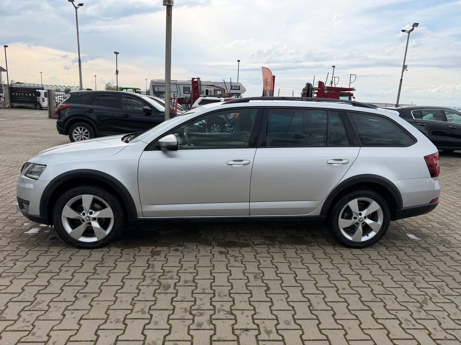 Skoda Octavia SCOUT 4X4 AVTOMAT/NAVI EURO 6, снимка 9 - Автомобили и джипове - 54366977