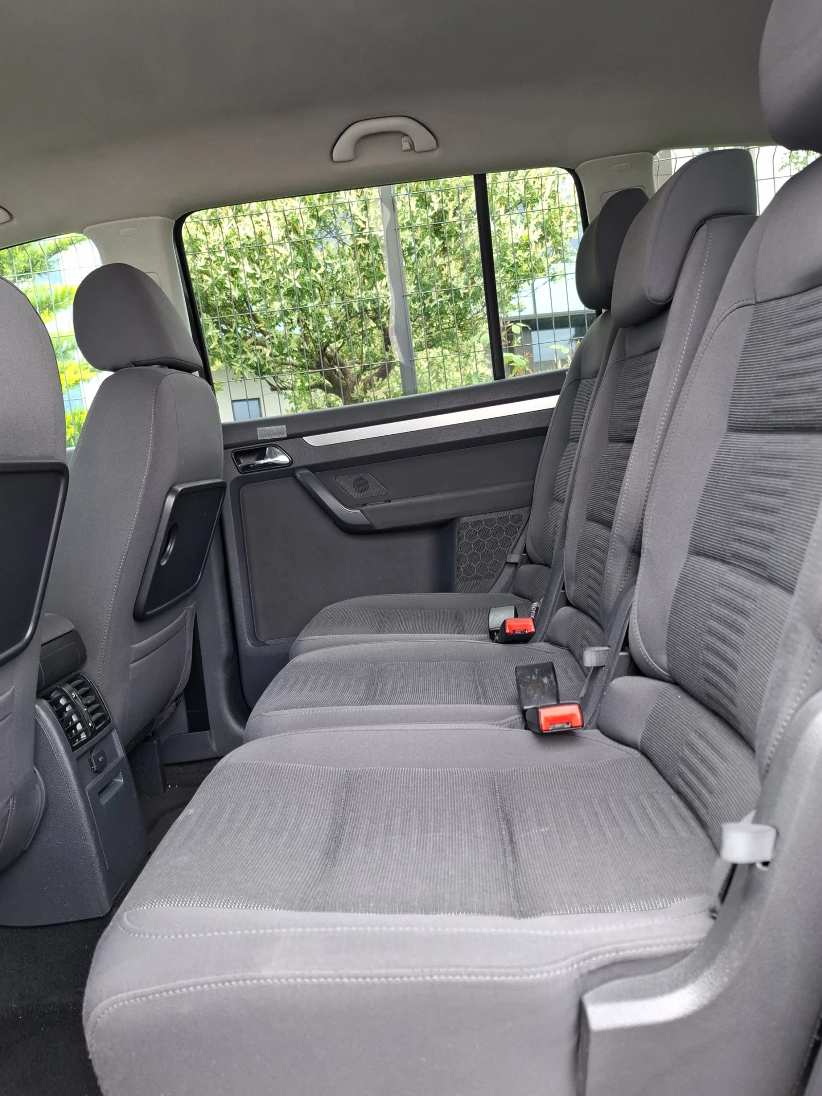 VW Touran 1.9TDI* (105кс)* FACELIFT* KLIMATRONIK* НОВ ВНОС* , снимка 17 - Автомобили и джипове - 54484368