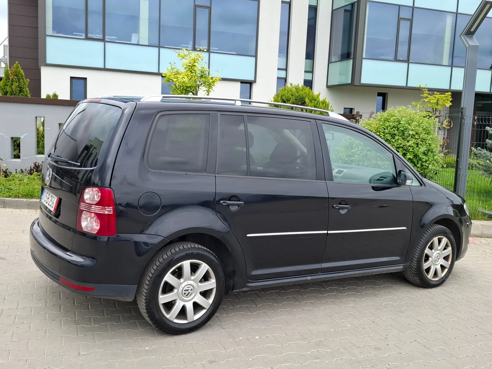 VW Touran 1.9TDI* (105кс)* FACELIFT* KLIMATRONIK* НОВ ВНОС* , снимка 14 - Автомобили и джипове - 54484368