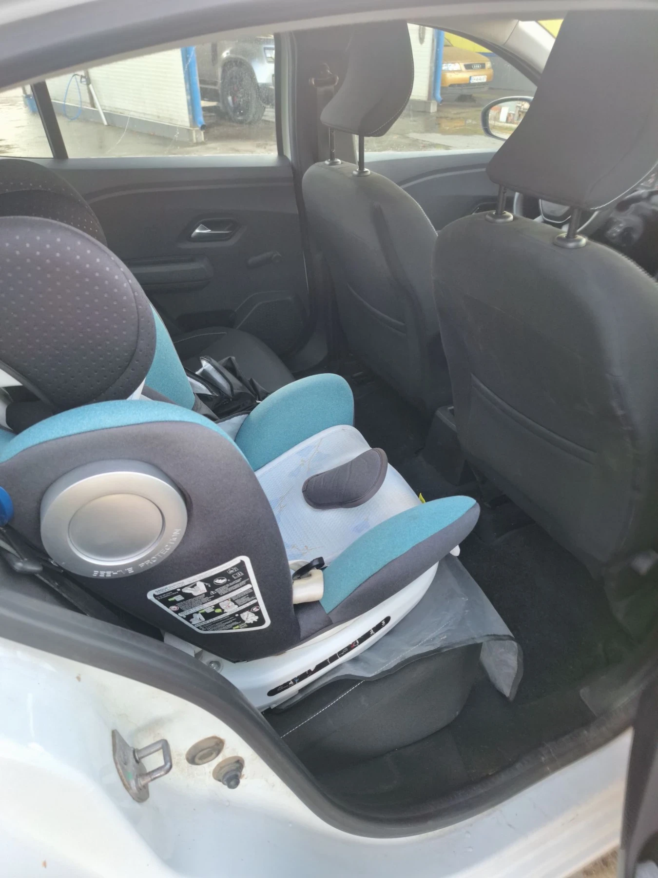 Dacia Logan 1.0 tce LPG, снимка 10 - Автомобили и джипове - 56307970
