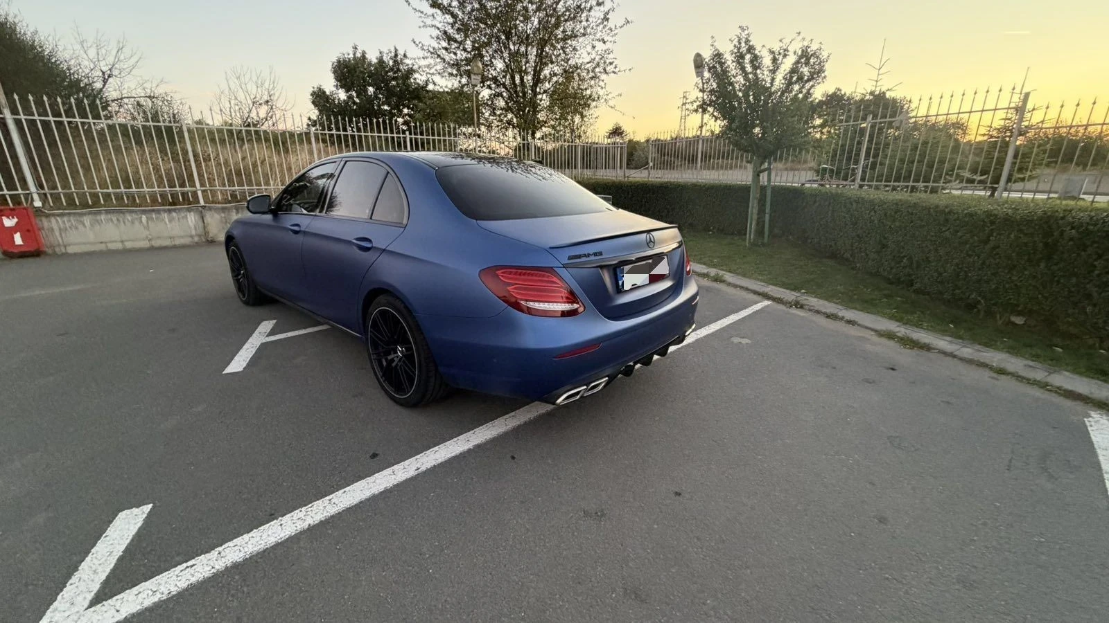 Mercedes-Benz E 220 4-Matic, AMG, Амбиент, Топ, снимка 5 - Автомобили и джипове - 56315739