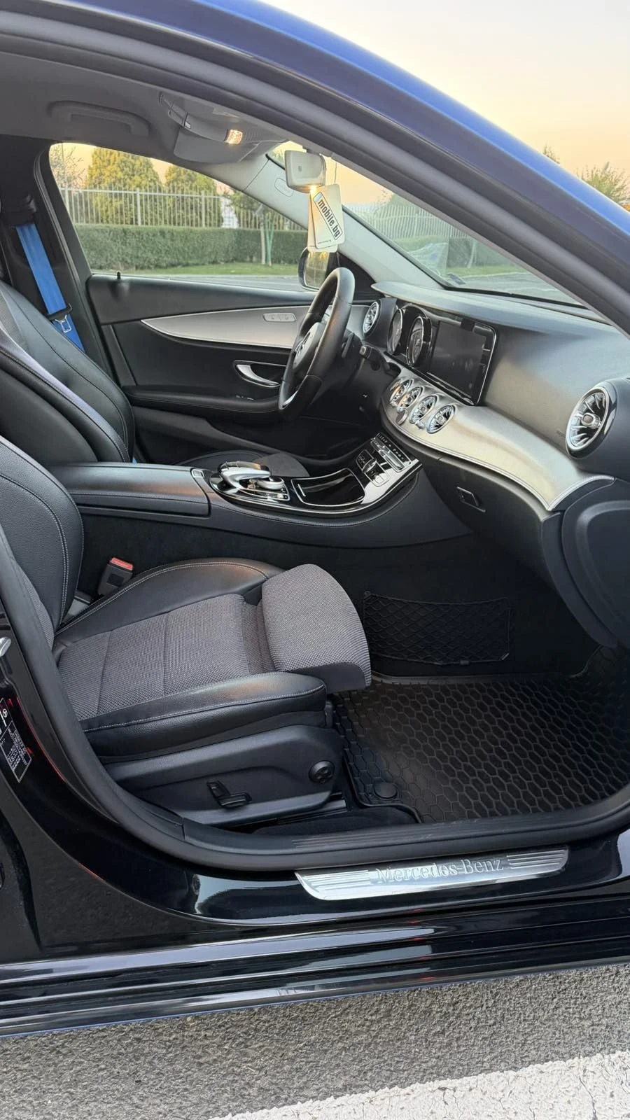 Mercedes-Benz E 220 4-Matic, AMG, Амбиент, Топ, снимка 8 - Автомобили и джипове - 56315739