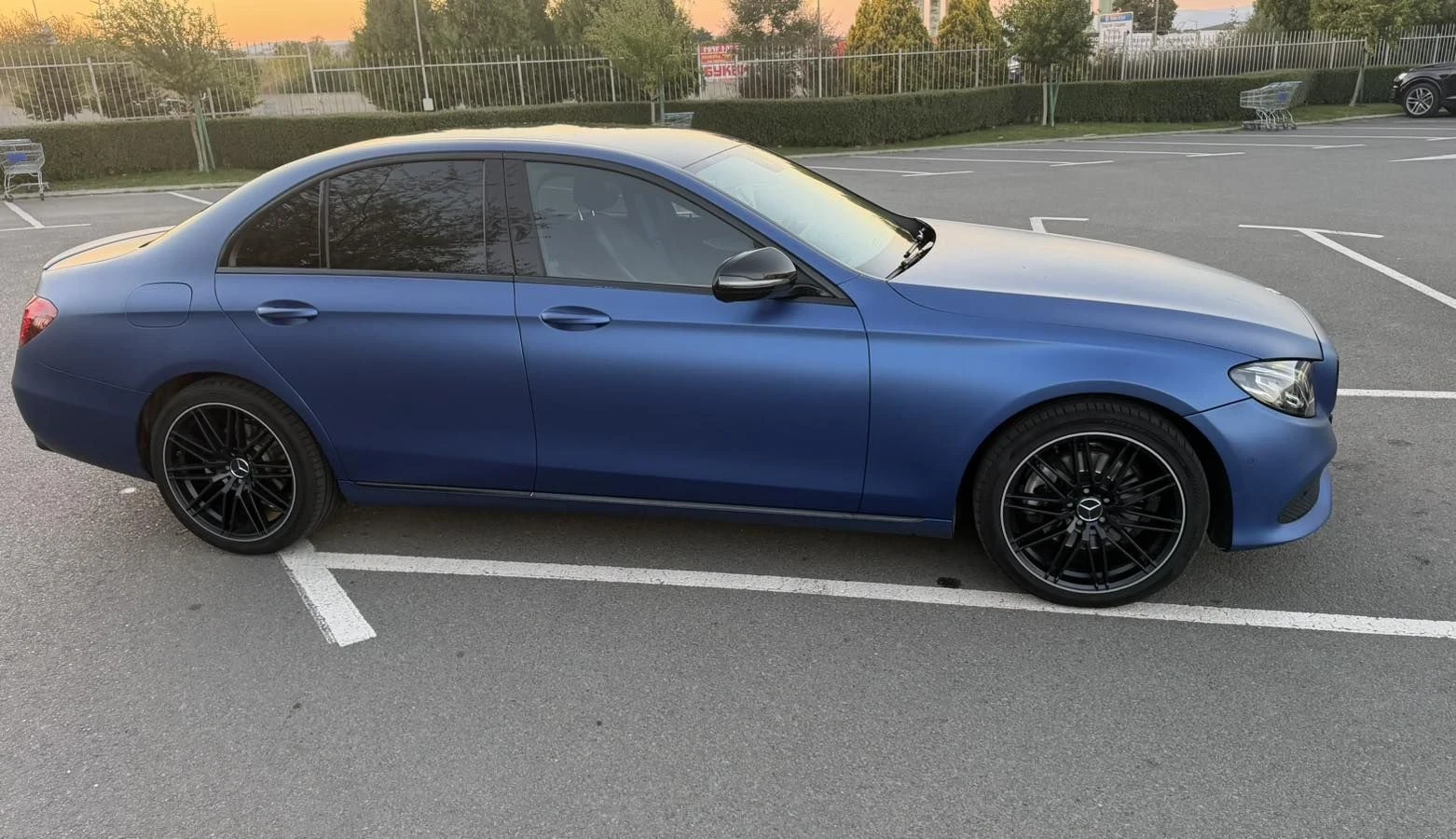 Mercedes-Benz E 220 4-Matic, AMG, Амбиент, Топ, снимка 6 - Автомобили и джипове - 56315739