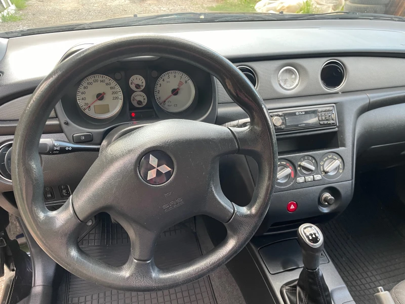 Mitsubishi Outlander 2.0I 4х4, снимка 15 - Автомобили и джипове - 51895615