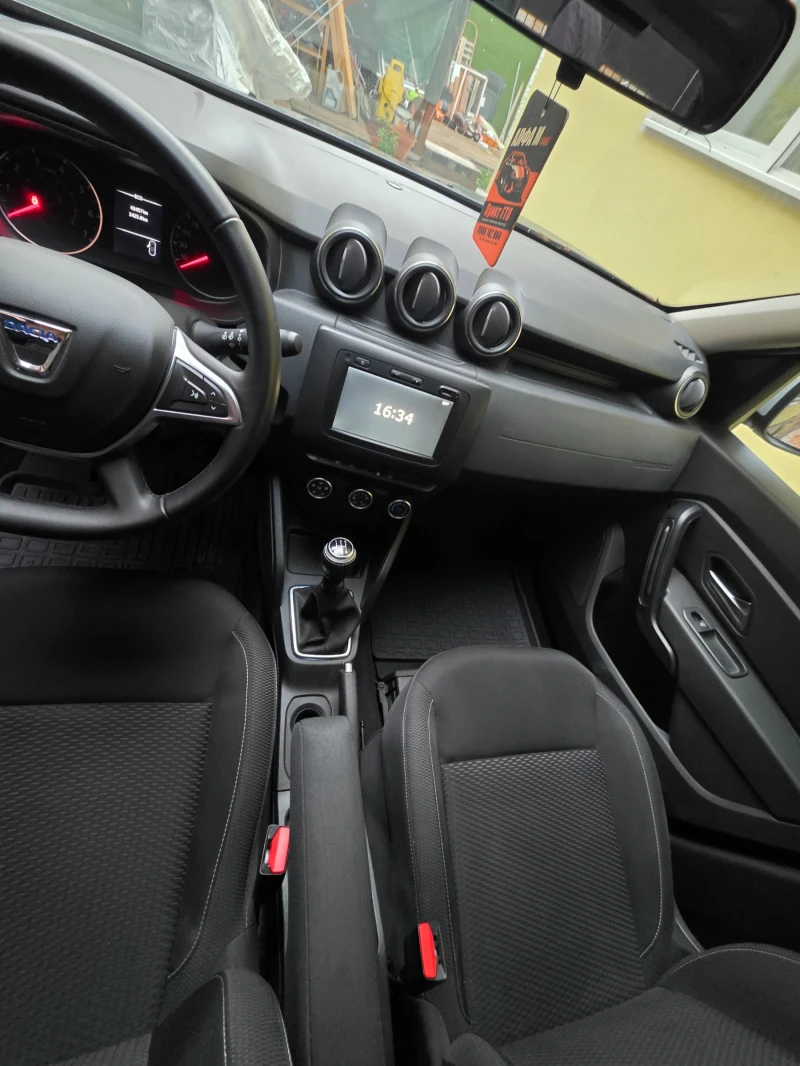 Dacia Duster, снимка 11 - Автомобили и джипове - 52380541