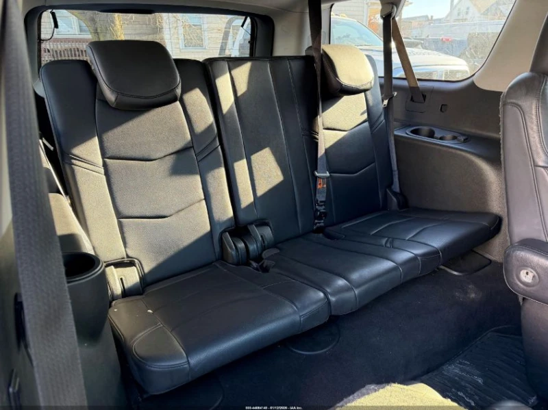 Cadillac Escalade 6.2L V-8 DI, VVT, 420HP 4X4 Drive, снимка 4 - Автомобили и джипове - 53343577