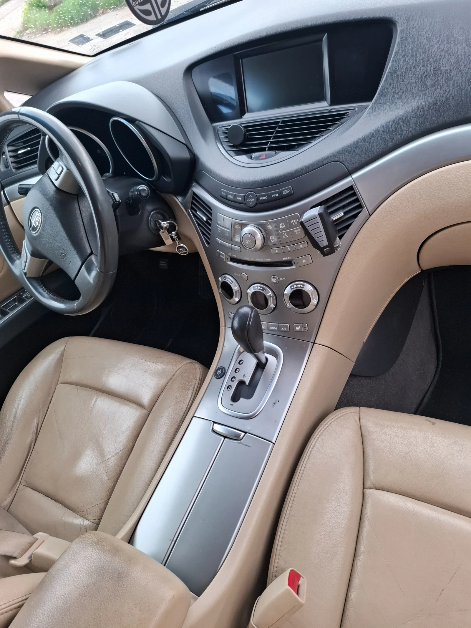 Subaru B10 Tribeka Executive, снимка 11 - Автомобили и джипове - 54285020