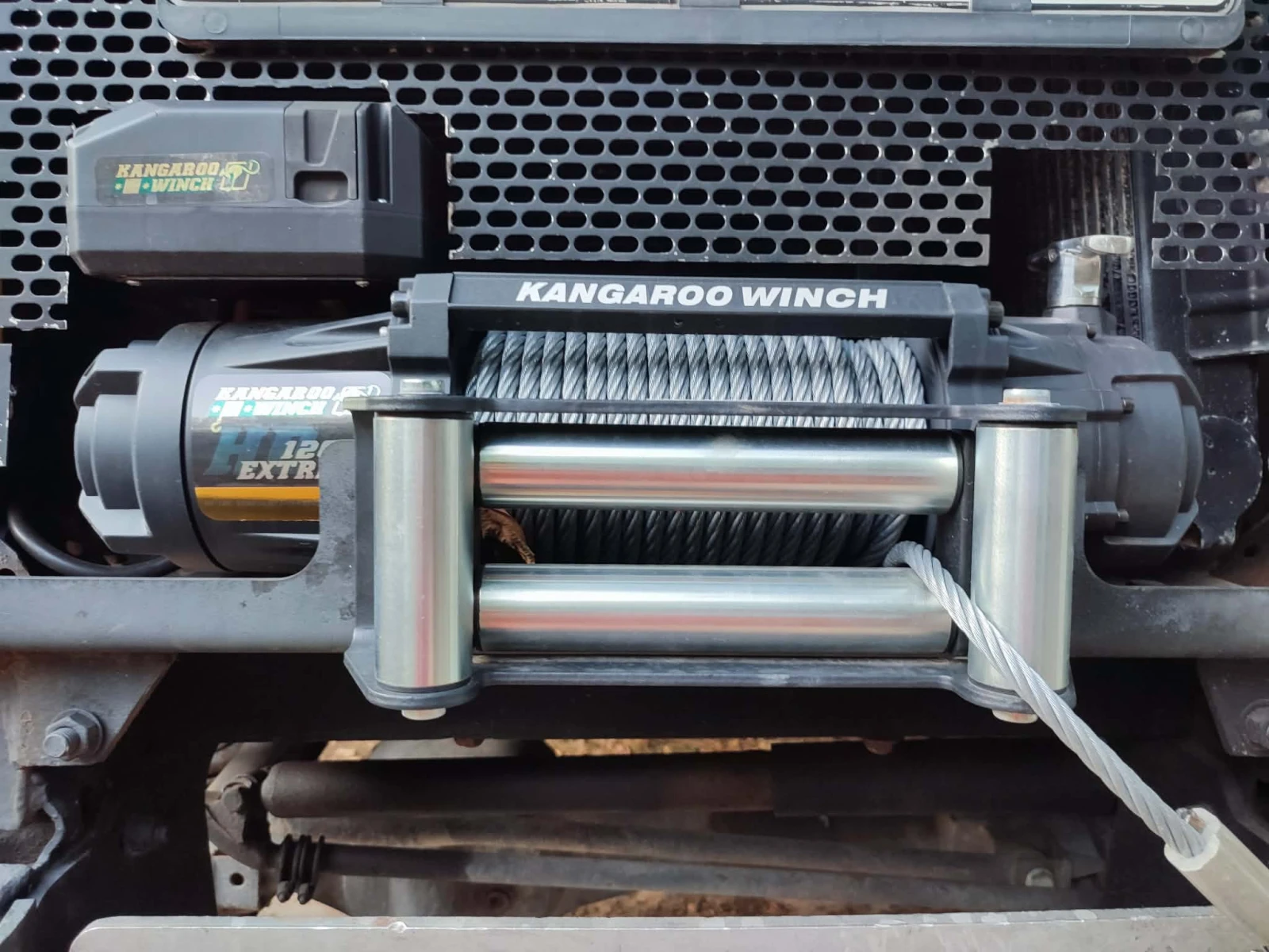 Land Rover Defender 90 2.5TD, снимка 6 - Автомобили и джипове - 56482371