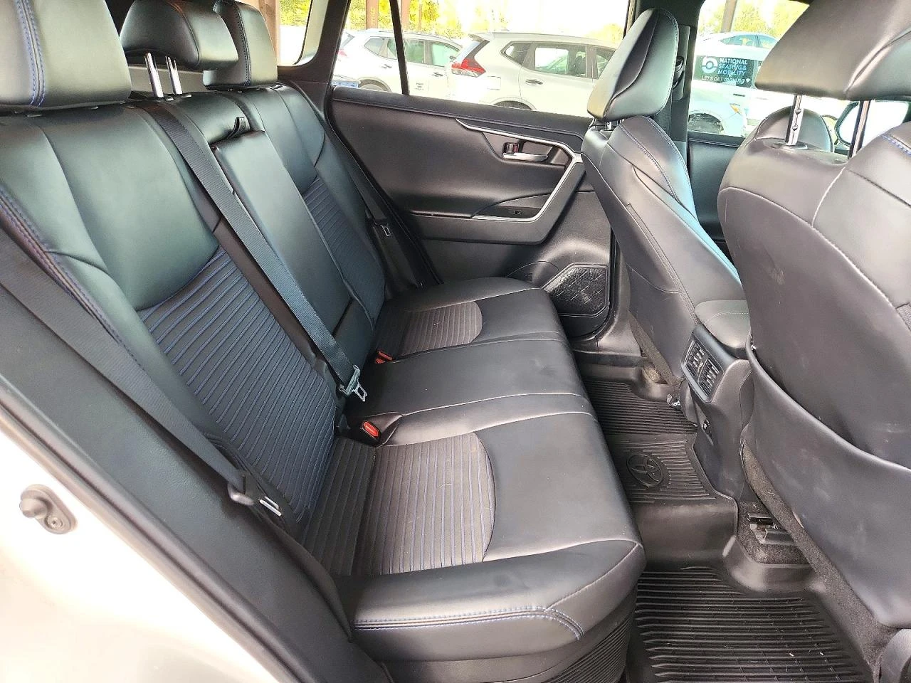 Toyota Rav4 2.5l Xse, снимка 10 - Автомобили и джипове - 56664311