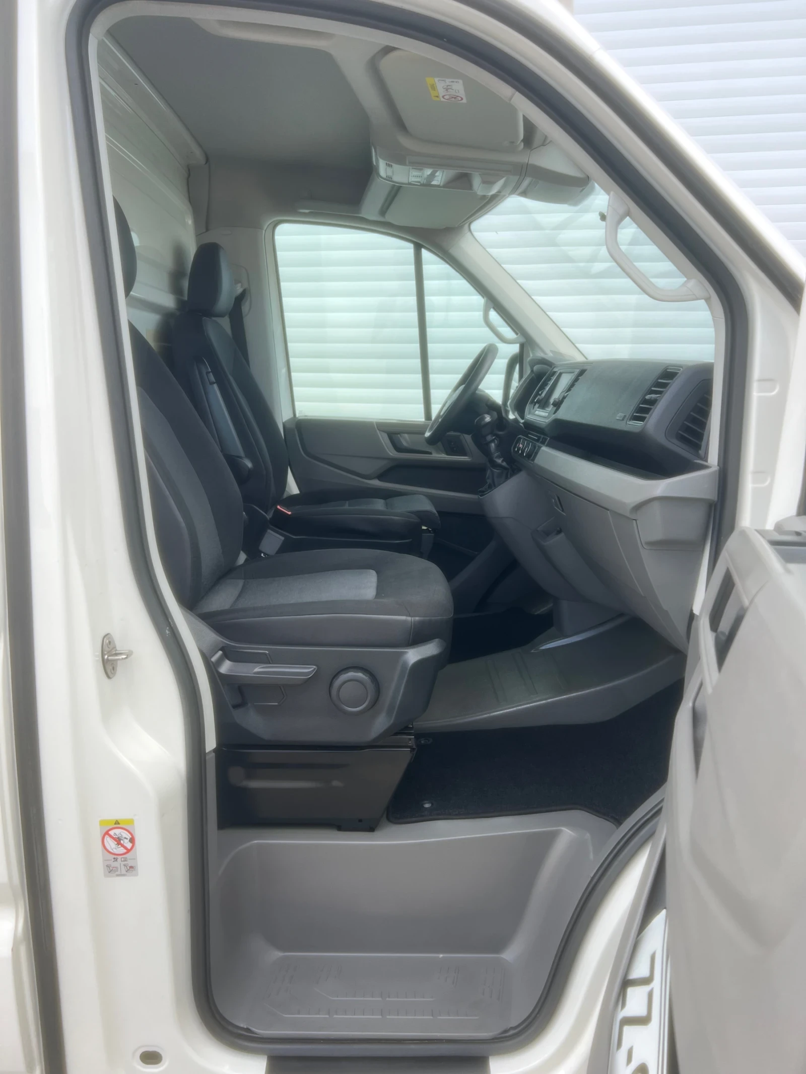 VW Crafter Падащ борд / 4.40м / 2019 година, снимка 14 - Бусове и автобуси - 55593631