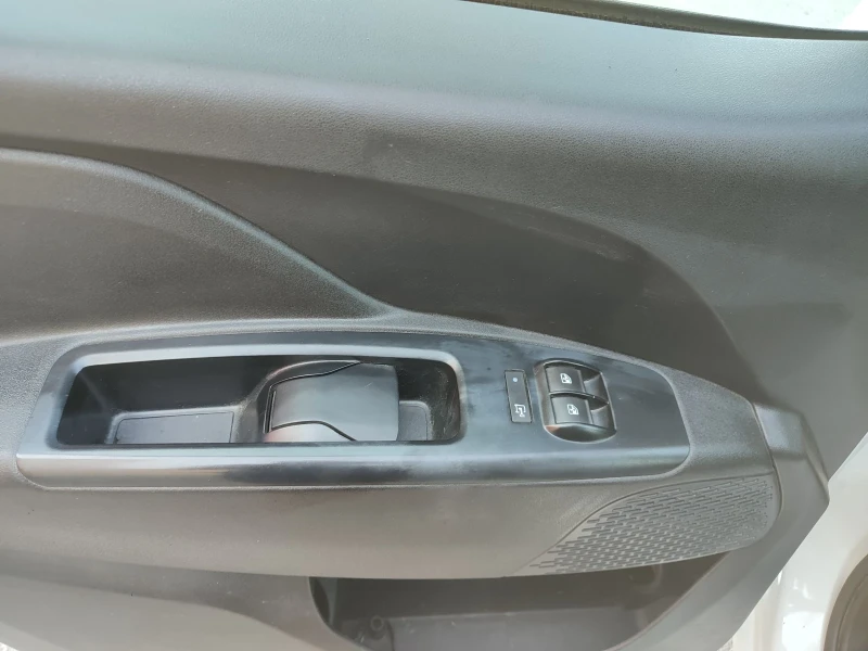 Fiat Doblo 1.3mjet 90cv, снимка 16 - Автомобили и джипове - 52303492