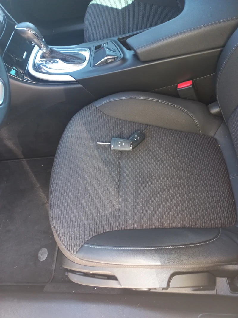 Opel Insignia 2, 0 CDTI SPORTS TOURER 4?4, снимка 15 - Автомобили и джипове - 51998791