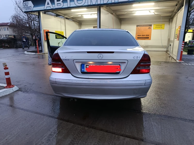 Mercedes-Benz C 220 2.2CDI, снимка 3 - Автомобили и джипове - 53459237