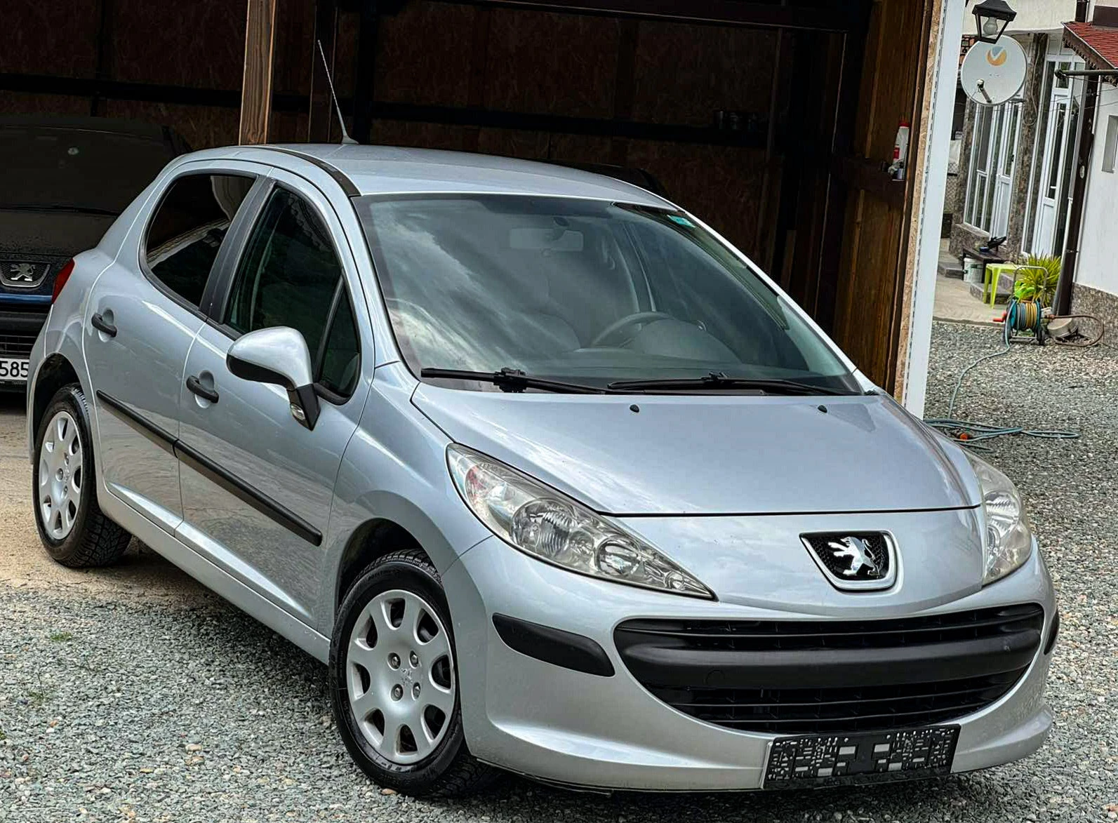 Peugeot 207 1.4i 90hp КЛИМА  - [1] 