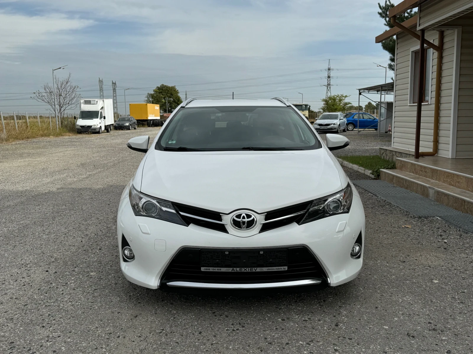 Toyota Auris 2.0D4D 125к.с  - изображение 2