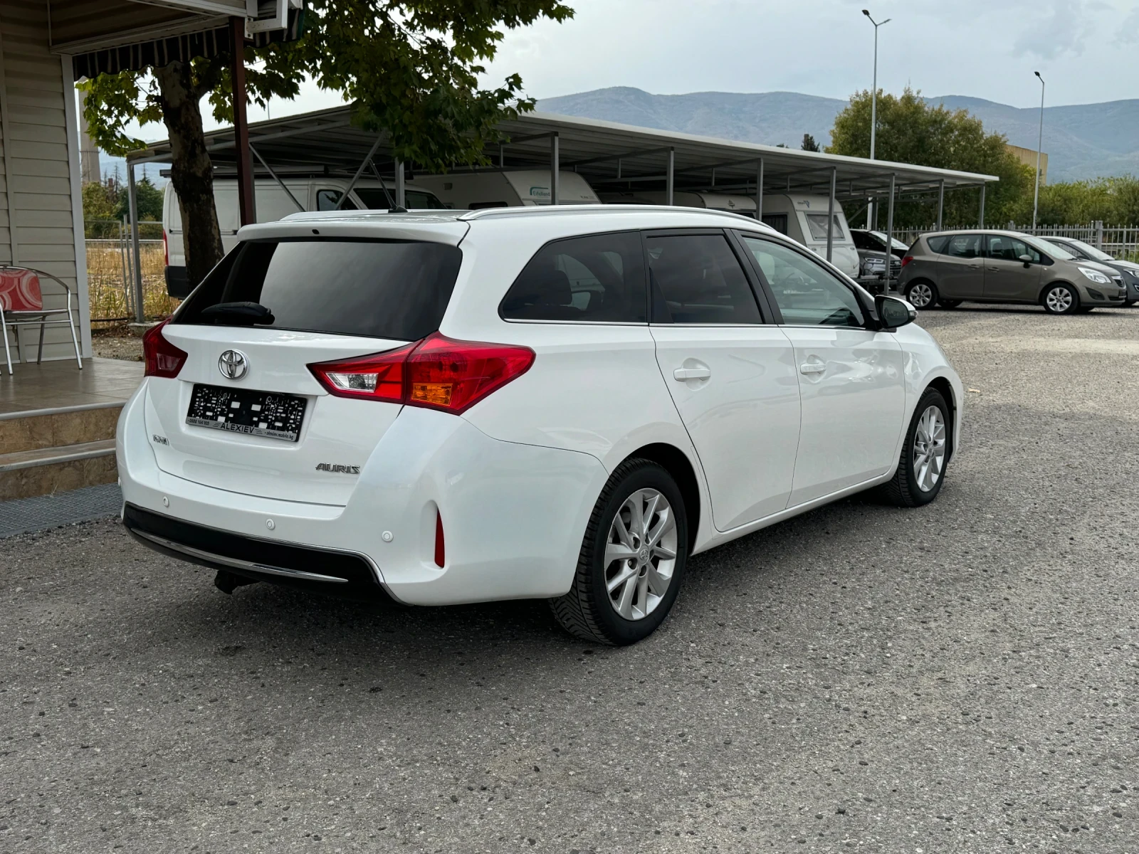 Toyota Auris 2.0D4D 125к.с  - изображение 4