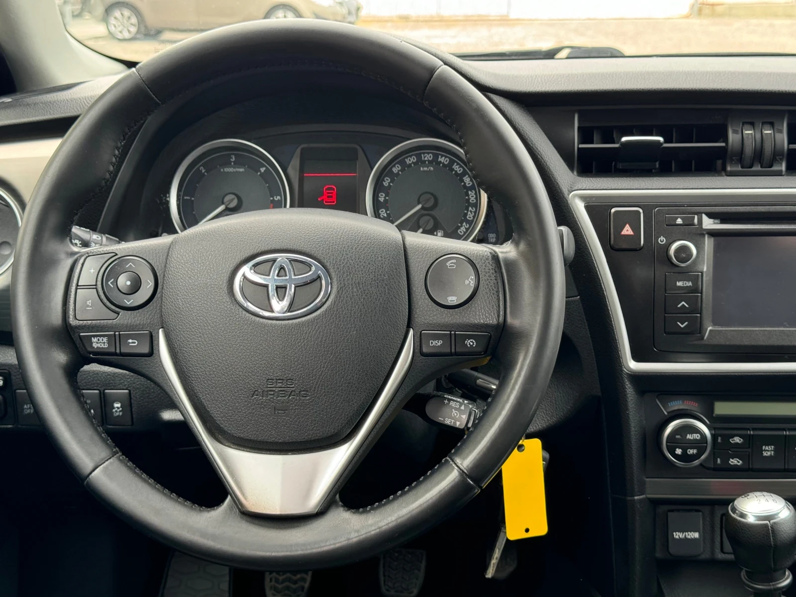 Toyota Auris 2.0D4D 125к.с  - изображение 10