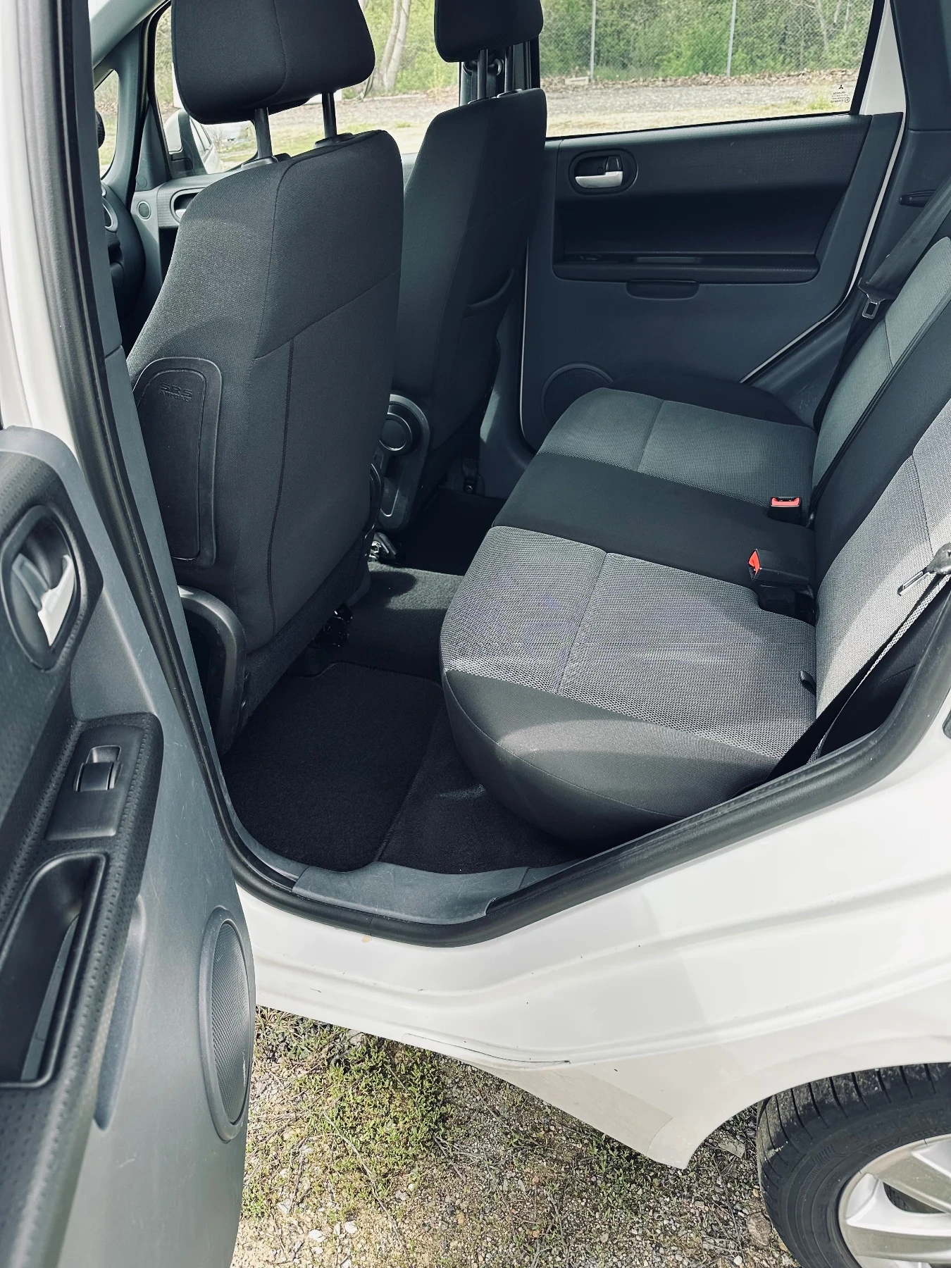 Mitsubishi Colt Colt 1.5i automat facelift - изображение 10