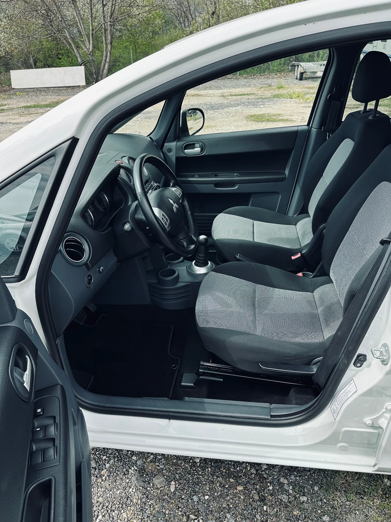 Mitsubishi Colt Colt 1.5i automat facelift - изображение 9