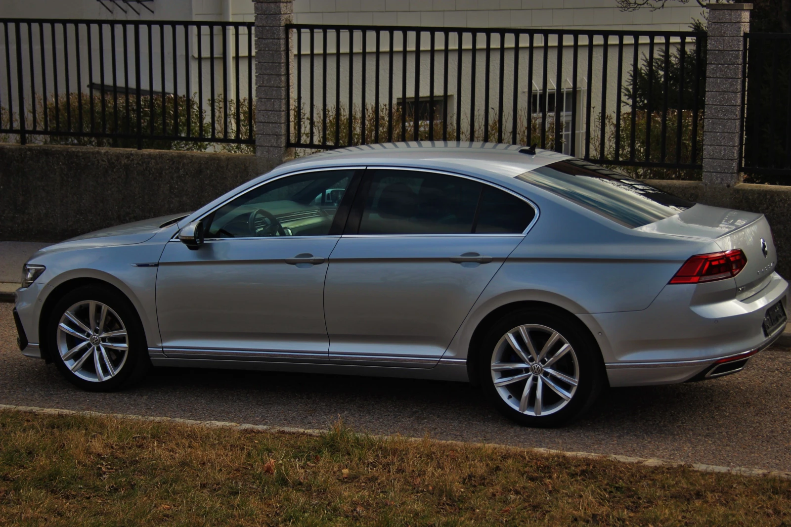 VW Passat GTE - изображение 10