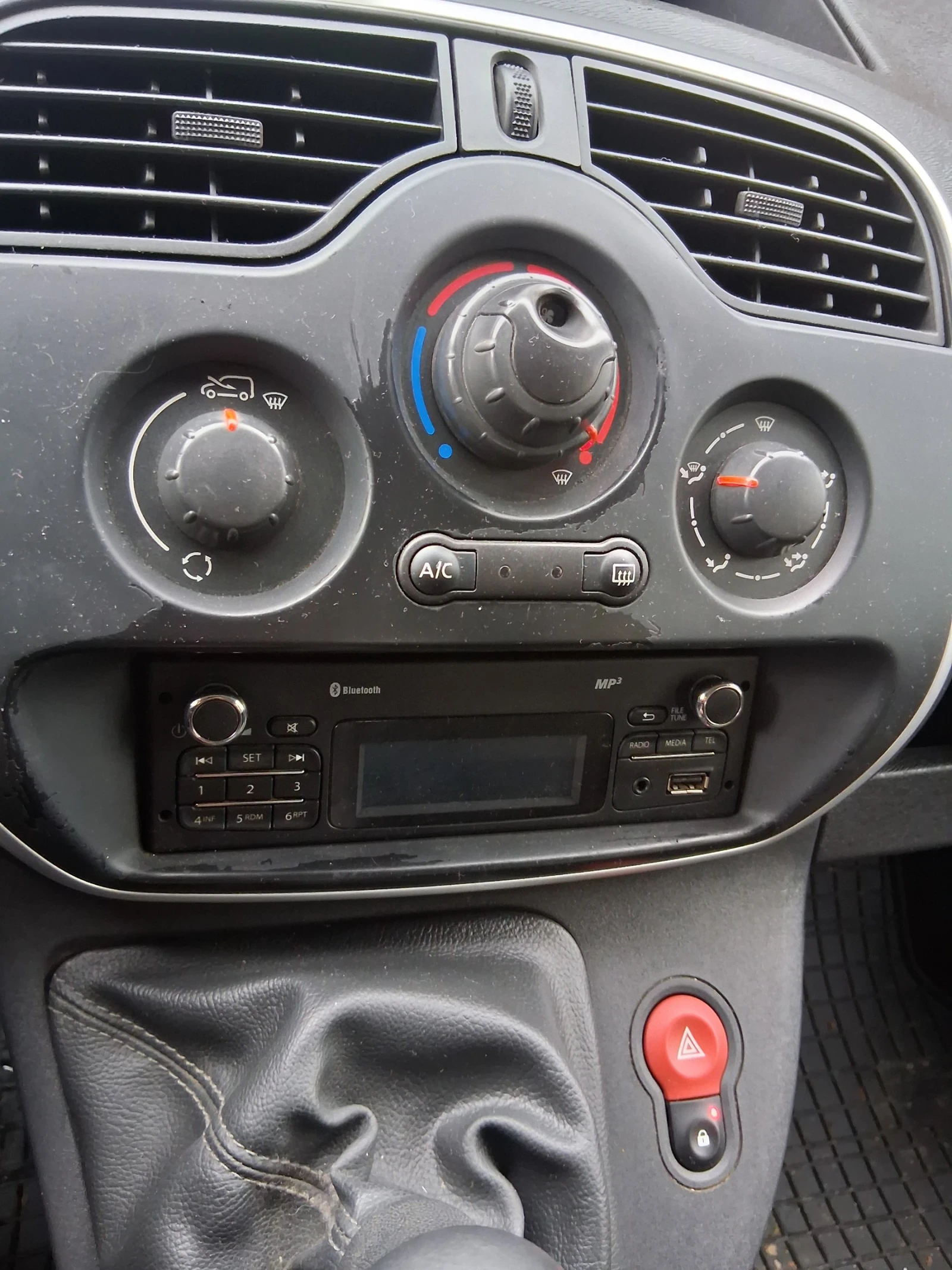 Renault Kangoo, снимка 11 - Автомобили и джипове - 53756737