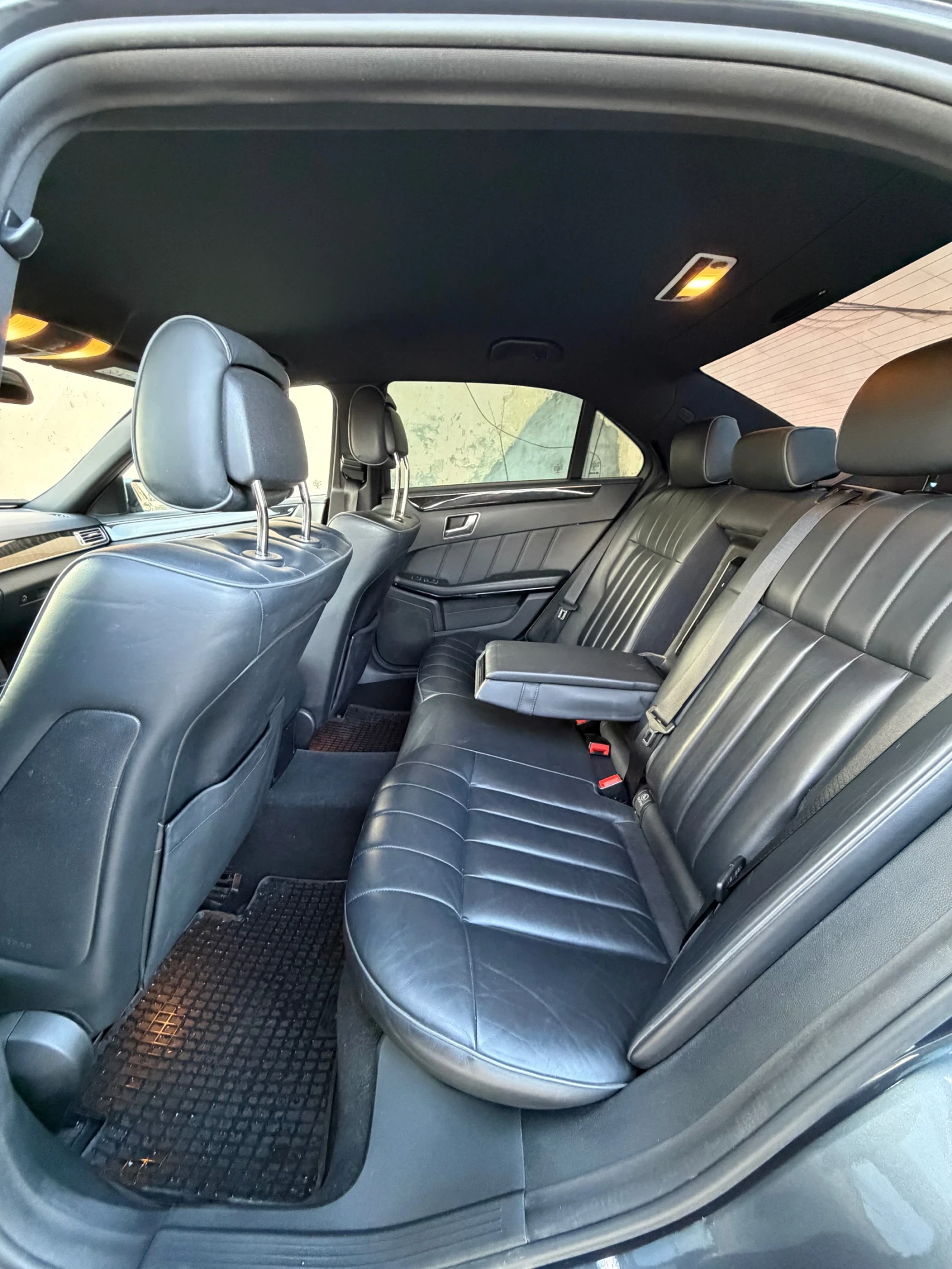 Mercedes-Benz E 300, снимка 10 - Автомобили и джипове - 53847910