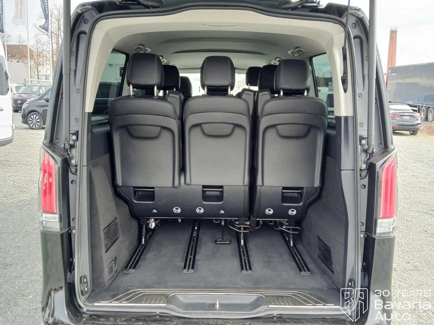 Mercedes-Benz V 300 d Extralang 4Matic Automatik Avantgarde, снимка 10 - Автомобили и джипове - 53918555