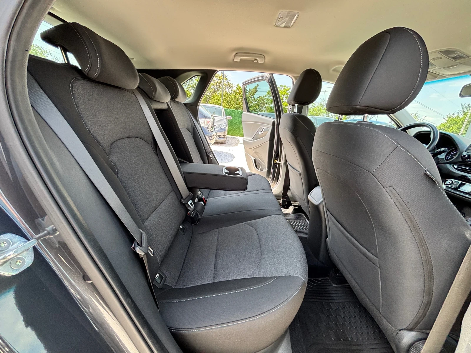 Hyundai I30 1.6D/ПОДГРЕВ/КАМЕРА/ЕВРО 6, снимка 8 - Автомобили и джипове - 54717562