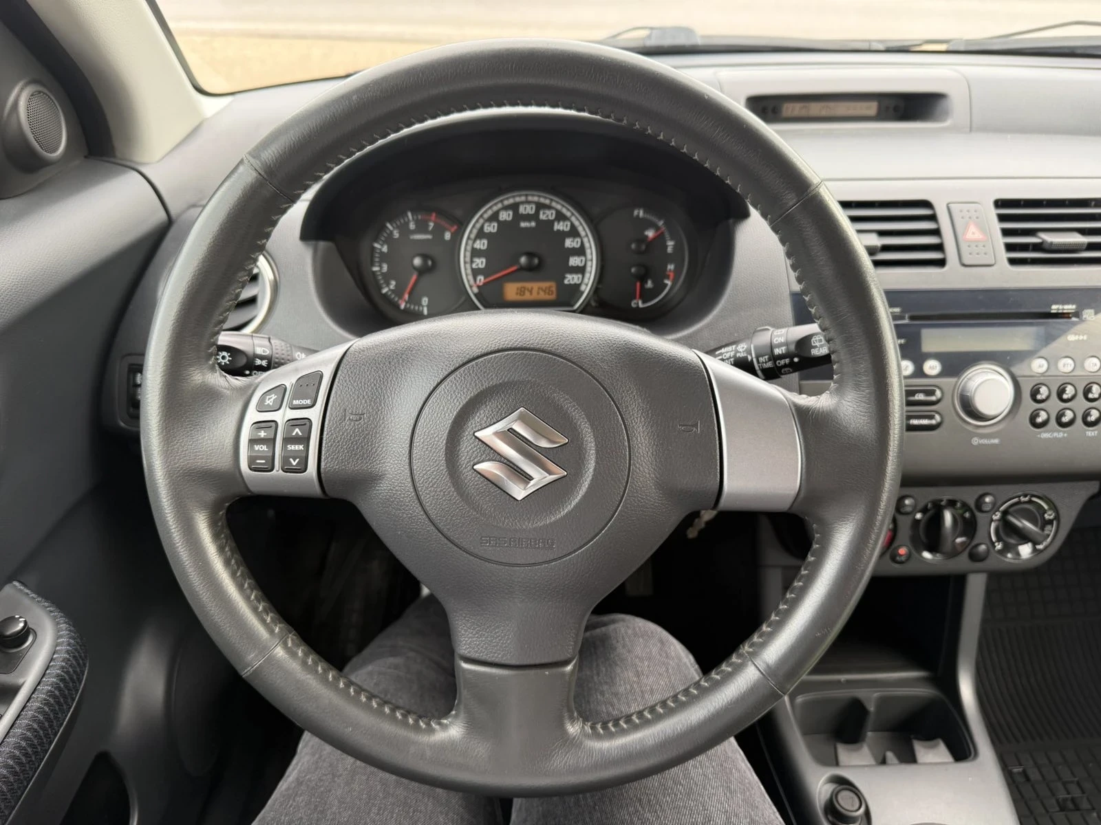 Suzuki Swift 1.3 I 4x4 КЛИМА, снимка 10 - Автомобили и джипове - 54791018