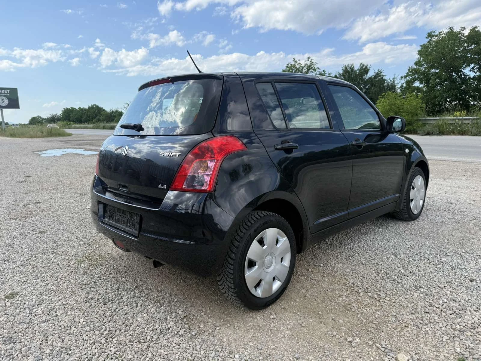 Suzuki Swift 1.3 I 4x4 КЛИМА, снимка 4 - Автомобили и джипове - 54791018