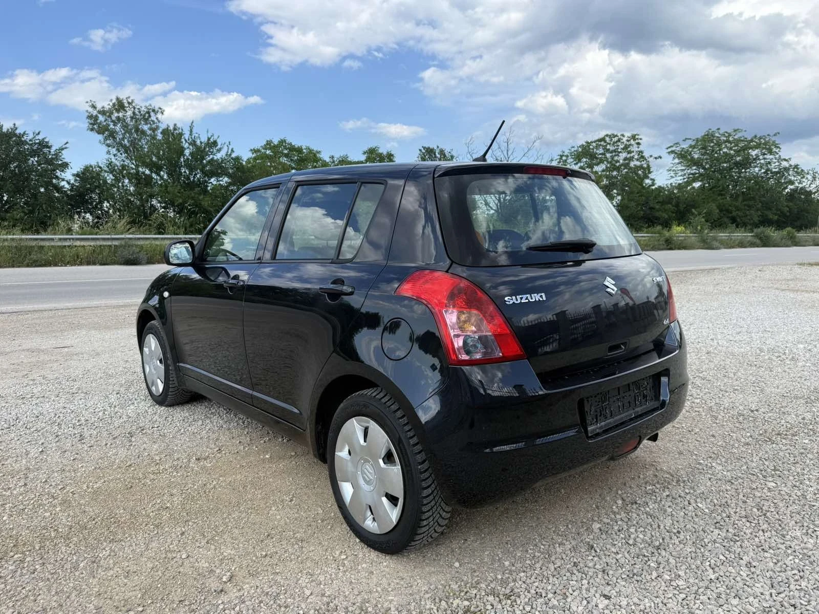 Suzuki Swift 1.3 I 4x4 КЛИМА, снимка 8 - Автомобили и джипове - 54791018