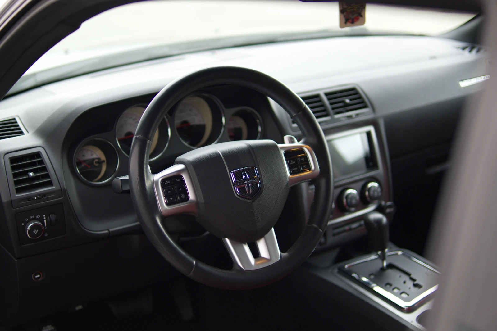 Dodge Challenger 5.7 R/T HEMI, снимка 7 - Автомобили и джипове - 54983557